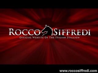 Rocco siffredi: keriting si rambut coklat mendapat terbentur oleh yang hitam lelaki
