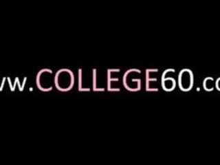 若い 学生の x 定格の ビデオ 上の 大学 パーティー