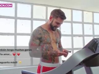 Grande albero tattoed muscoloso uomo scopata rozzo con milf bionda elite latina grande poppe venere afrodita